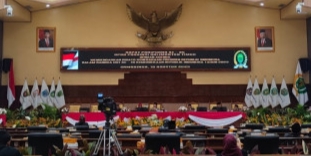 Ketua DPRD Kaltim Melantik Kaharuddin Jafar
